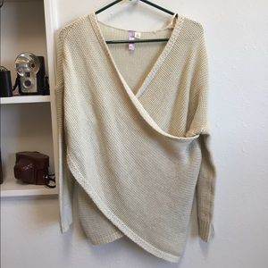 Wrap, pull over sweater💚